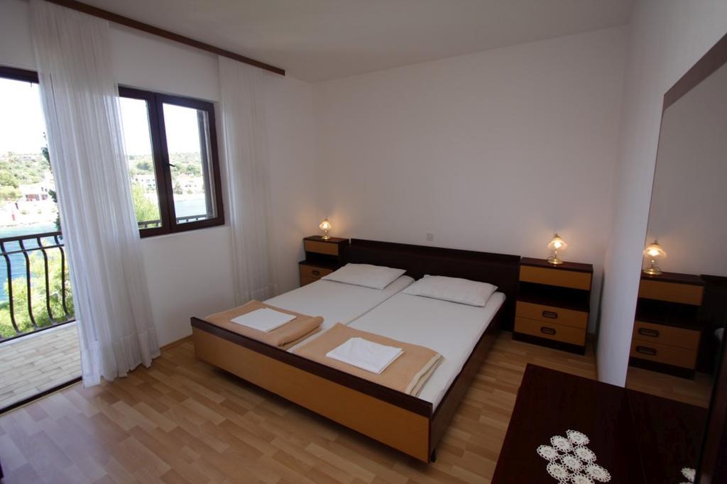 Apartments And Rooms Porto Ražanj Zimmer foto
